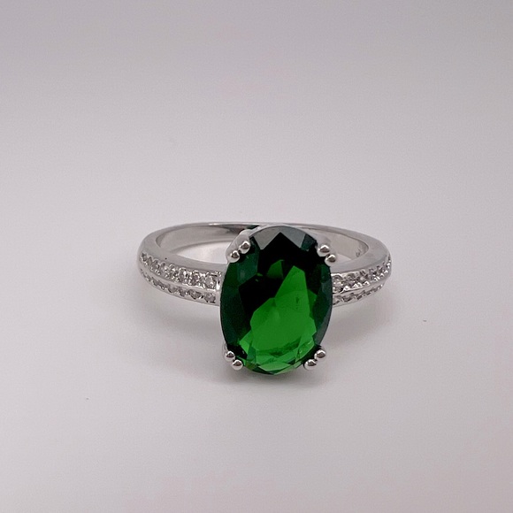 Diamond & Emerald Simulant Silver Plated Ring, Size 8 - Picture 1 of 3